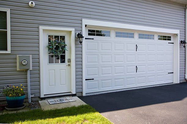24/7 Emergency Garage Door Panel Replacement experts in Coopertown, TN